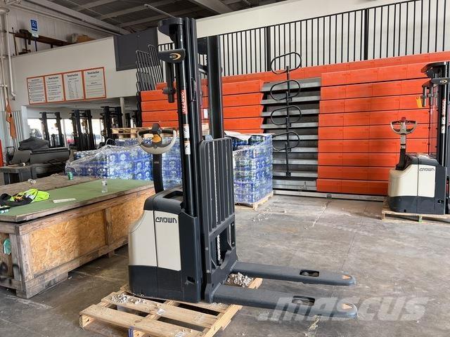 Crown ES 4000 Samopogonski ručni viličari