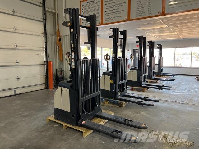 Crown ES 4000 Samopogonski ručni viličari