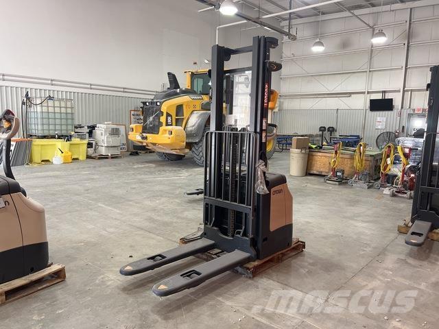 Crown ES 4000 Samopogonski ručni viličari