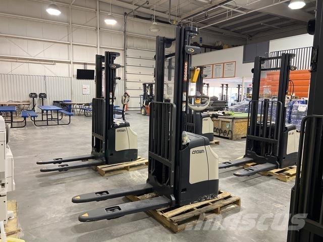 Crown ES 4000 Samopogonski ručni viličari