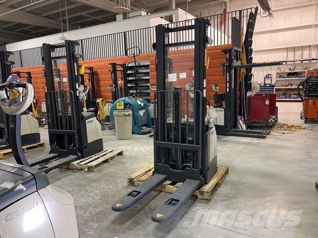 Crown ES 4000 Samopogonski ručni viličari