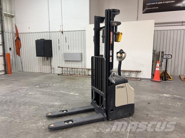 Crown ES 4000 Samopogonski ručni viličari