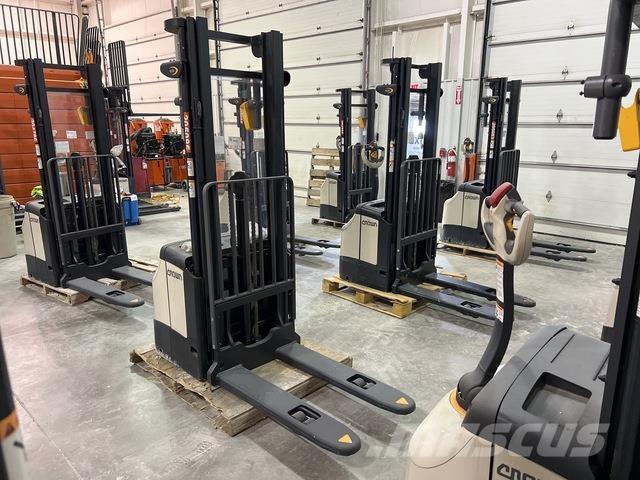 Crown ES 4000 Samopogonski ručni viličari