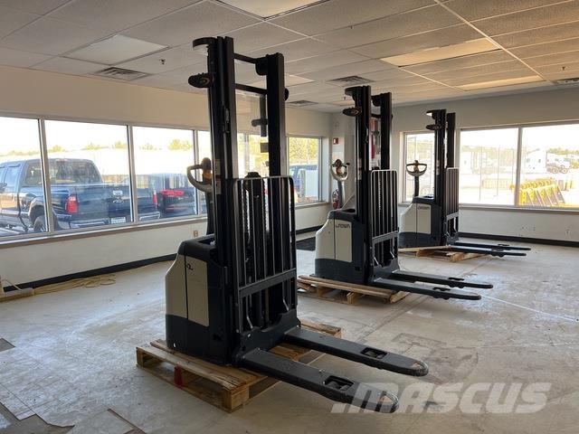 Crown ES 4000 Samopogonski ručni viličari