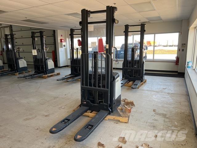 Crown ES 4000 Samopogonski ručni viličari