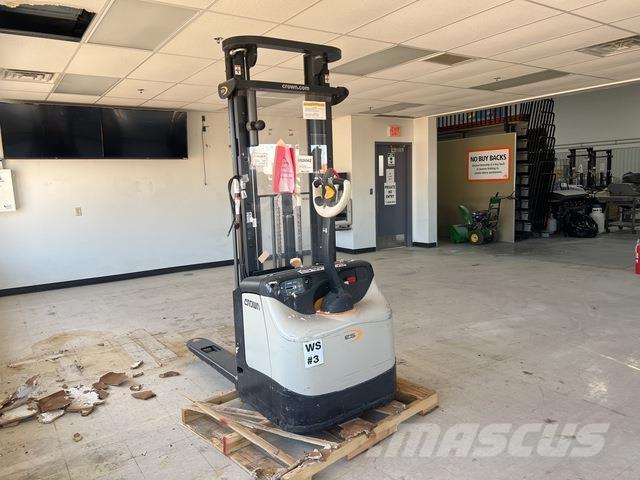 Crown ES 4000 Samopogonski ručni viličari