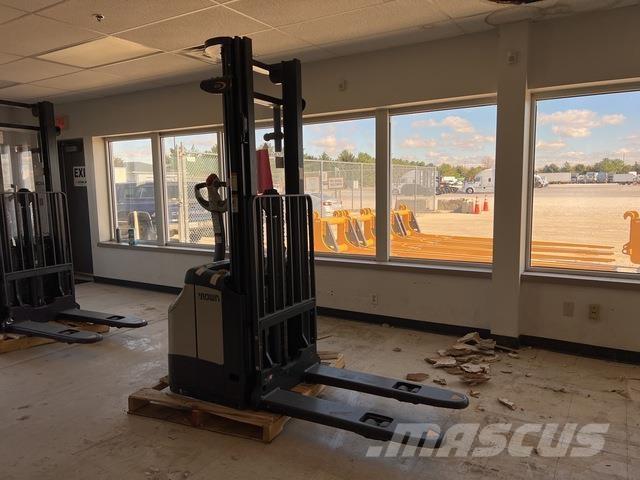 Crown ES 4000 Samopogonski ručni viličari