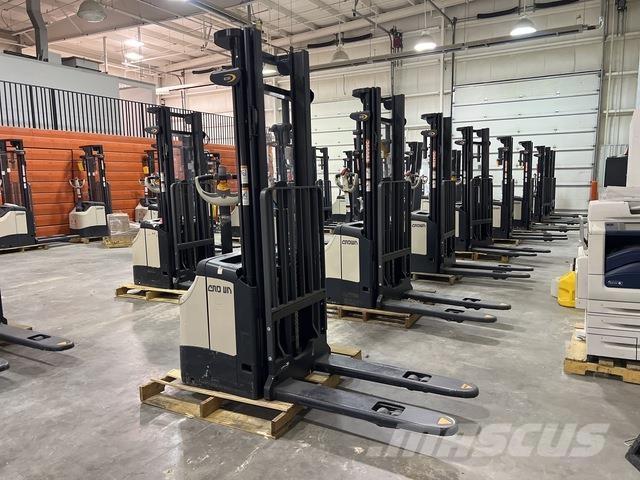 Crown ES 4000 Samopogonski ručni viličari