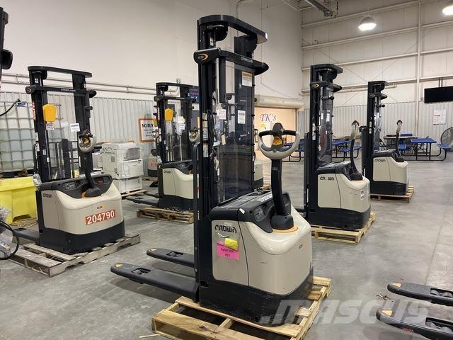 Crown ES 4000 Samopogonski ručni viličari