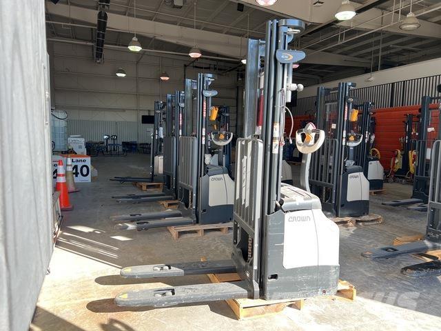 Crown ES 4000 Samopogonski ručni viličari