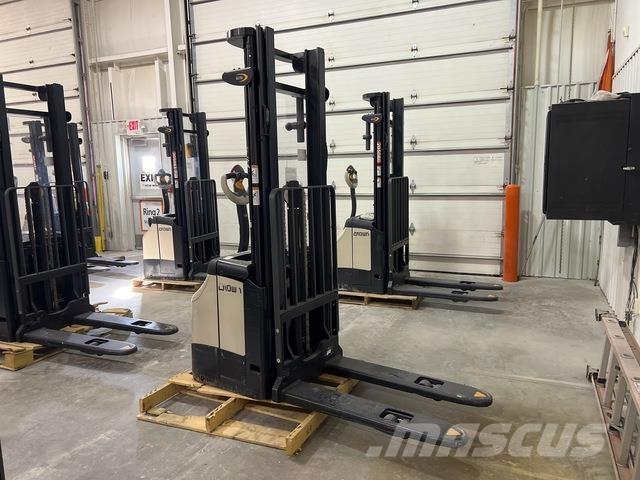 Crown ES 4000 Samopogonski ručni viličari