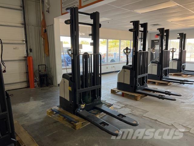 Crown ES 4000 Samopogonski ručni viličari