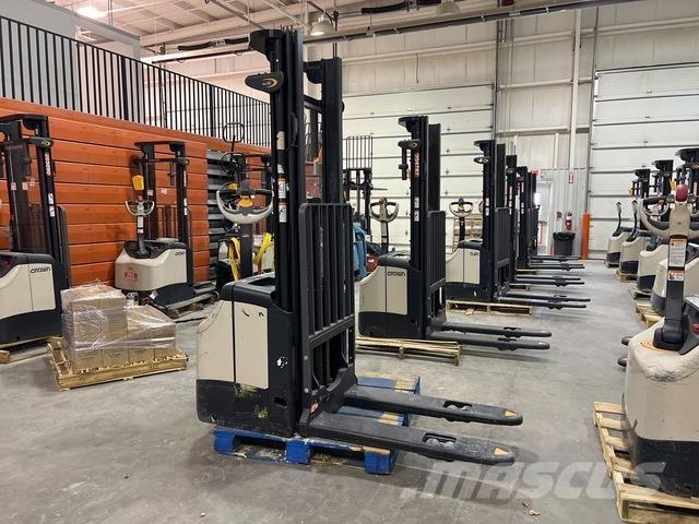 Crown ES 4000 Samopogonski ručni viličari