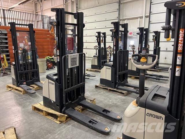 Crown ES 4000 Samopogonski ručni viličari