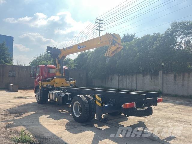Dongfeng DV3 Kamioni sa kranom