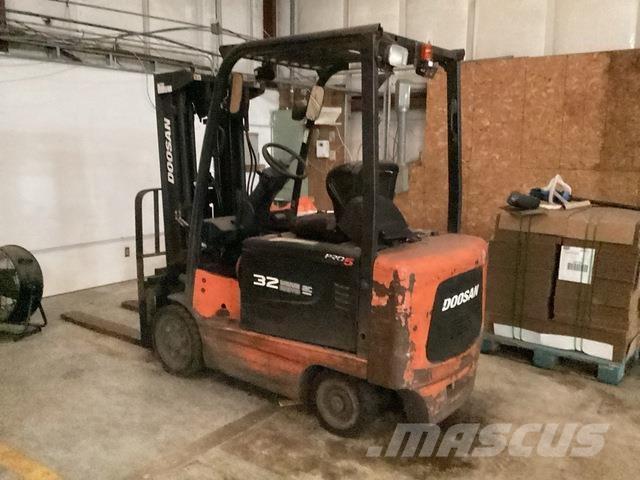 Doosan BC32S-5 Električni viličari