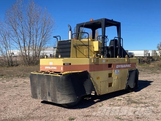 Dynapac CP221 Gumeni valjci na kotačima