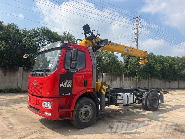 FAW J6L-240 Kamioni sa kranom