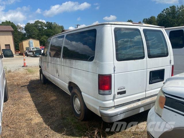 Ford E-150 Automobili