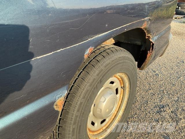 Ford E-150 XL Automobili