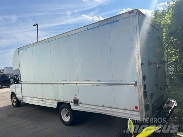 Ford E-350 Sanduk kombiji