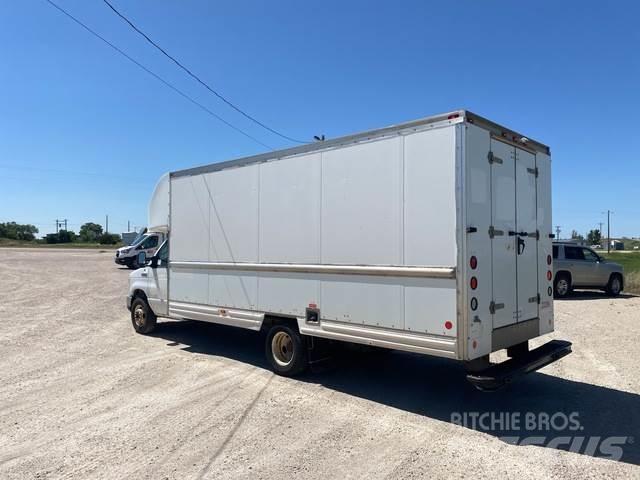 Ford E-350 Sanduk kombiji