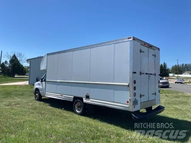 Ford E-350 Sanduk kombiji