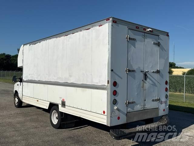 Ford E-350 Sanduk kombiji