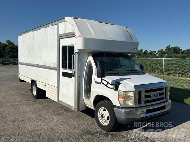 Ford E-350 Sanduk kombiji