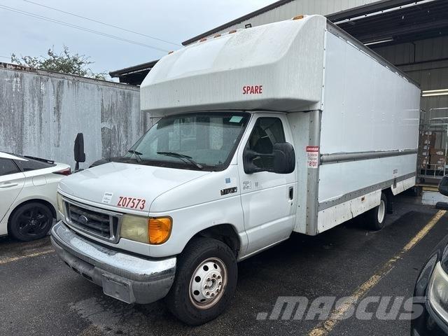 Ford E-350 Sanduk kombiji