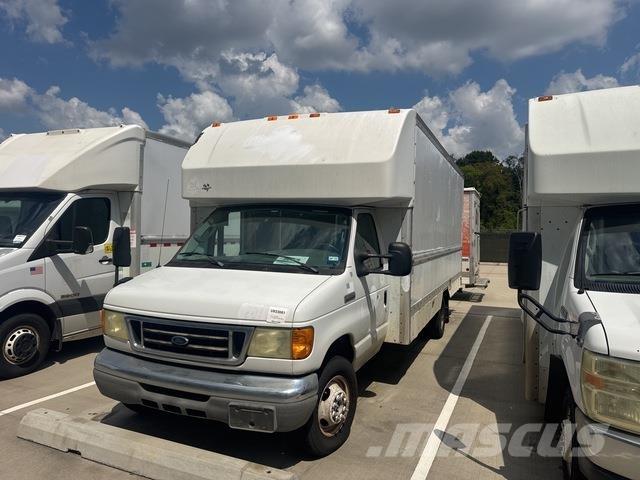 Ford E-350 Sanduk kombiji