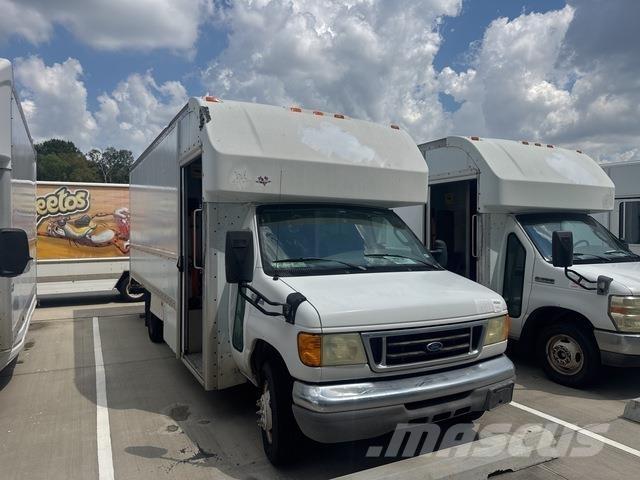 Ford E-350 Sanduk kombiji