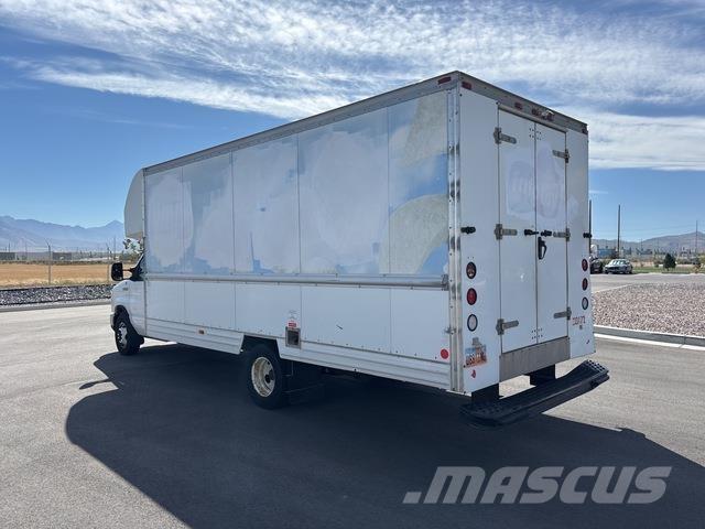 Ford E-350 Sanduk kombiji