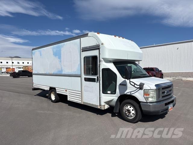 Ford E-350 Sanduk kombiji