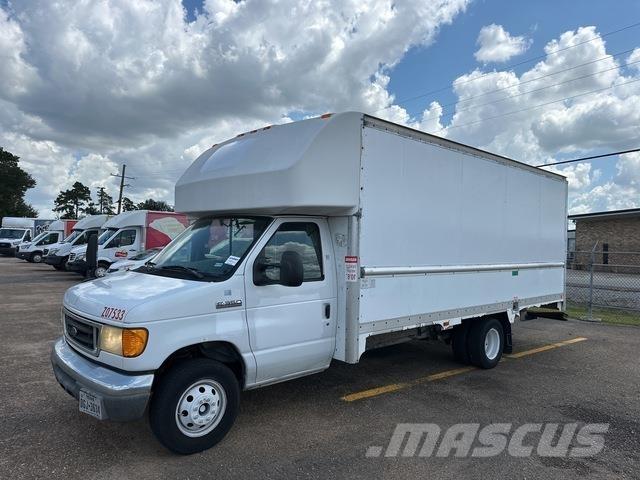 Ford E-350 Sanduk kombiji