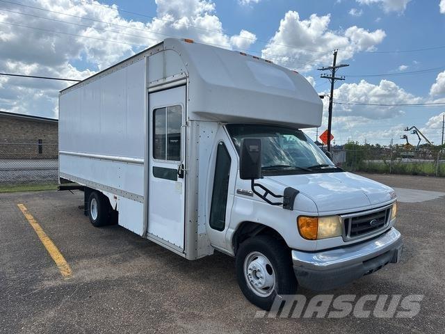 Ford E-350 Sanduk kombiji