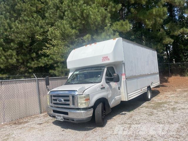 Ford E-350 Sanduk kombiji