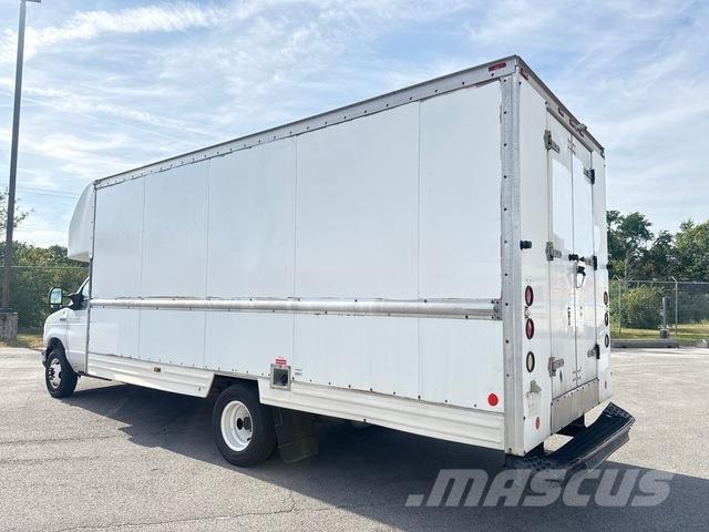 Ford E-350 Sanduk kombiji