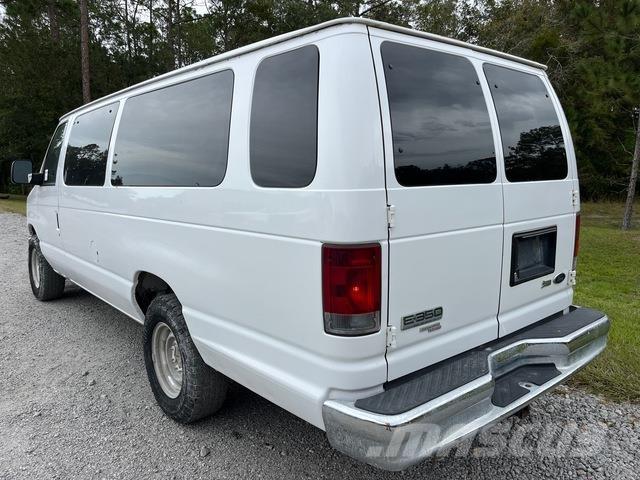 Ford E-350 Automobili
