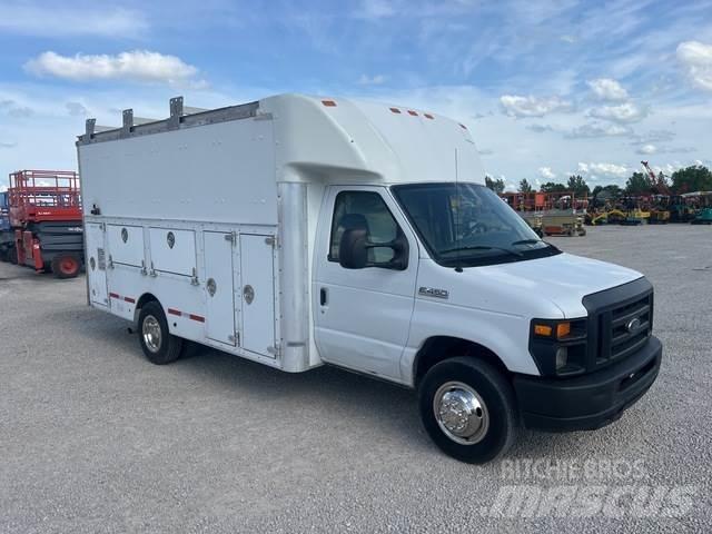 Ford E-450 Kiperi
