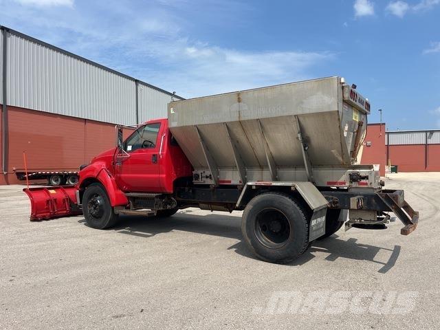 Ford F-650 Sniježne daske i  plugovi