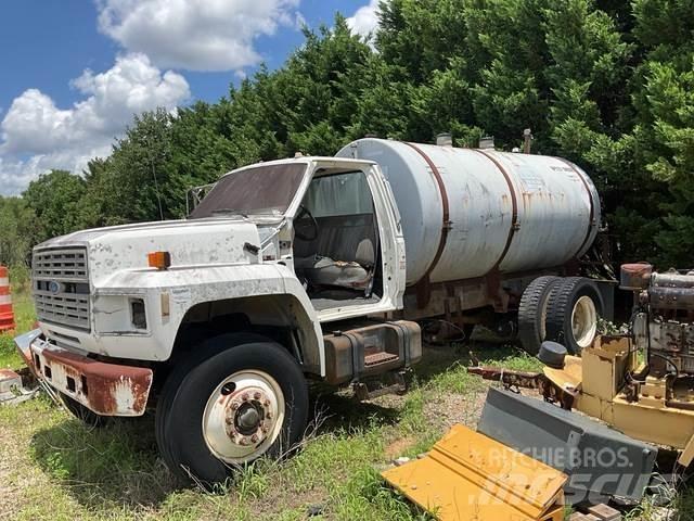 Ford F700 Kamioni cisterne