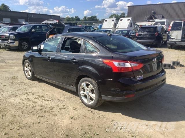 Ford Focus SE Automobili