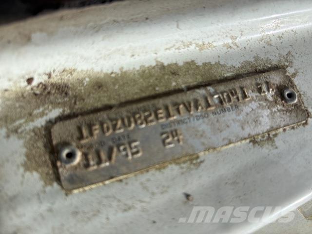 Ford L8000 Kamioni za vodu