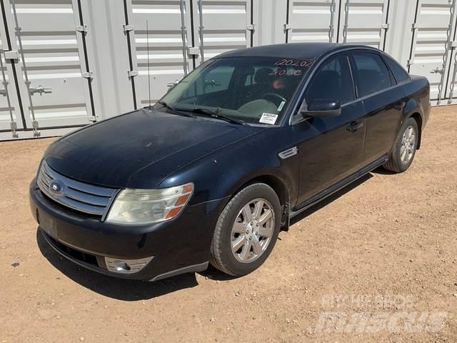 Ford Taurus SE Automobili