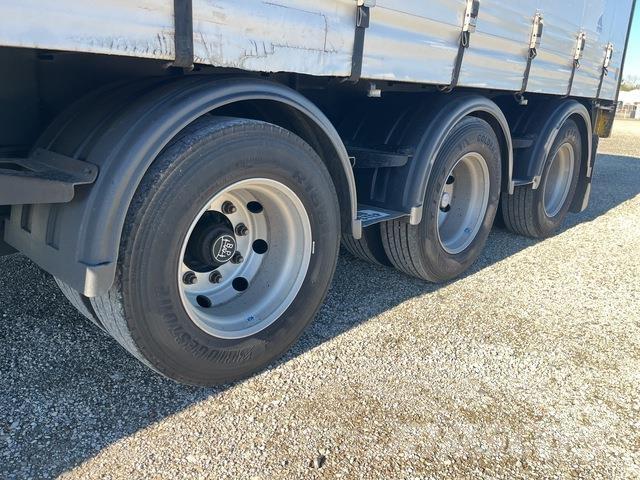 Fruehauf  Prikolice sa ceradom