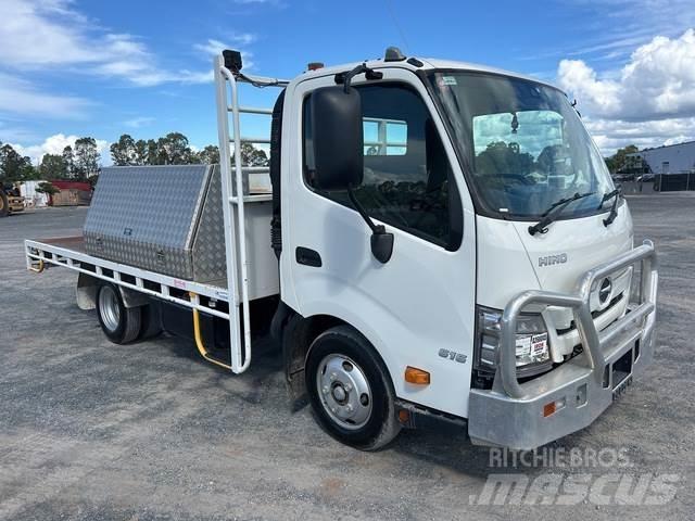 Hino 300 Kamioni sa otvorenim sandukom