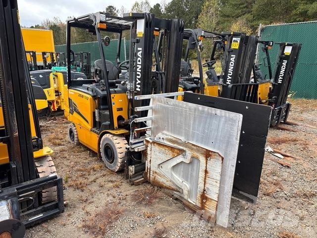 Hyundai 25B-9U Električni viličari