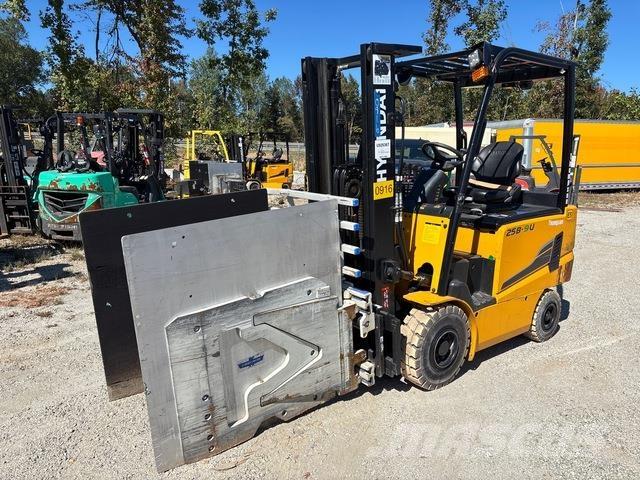 Hyundai 25B-9U Električni viličari