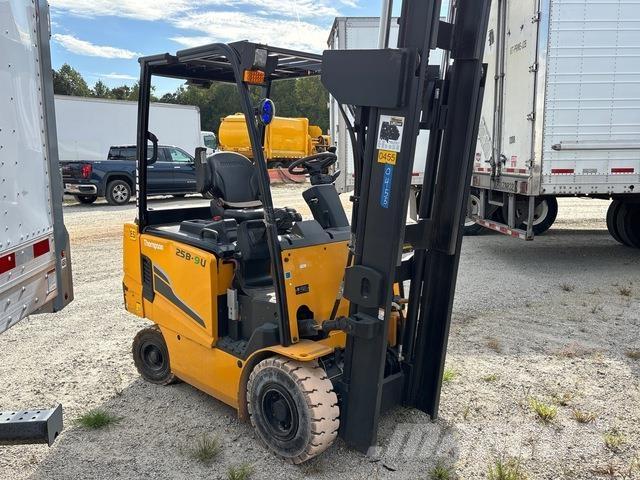 Hyundai 25B-9U Električni viličari